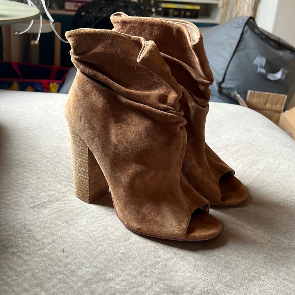 Chinese laundry tan slouch heeled peep toe boots size 9 womens ladies
